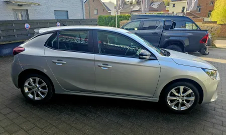 Car image 5