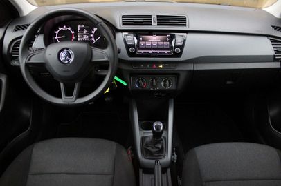 Car image 10