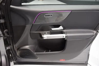 Car image 29