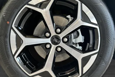 Car image 12
