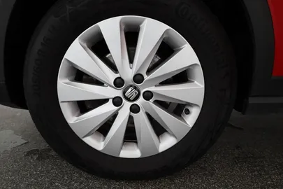 Car image 30