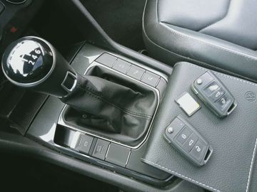 Car image 28