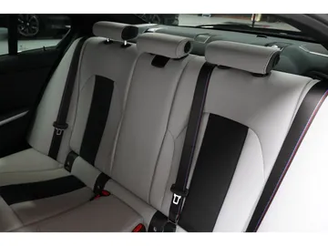 Car image 33