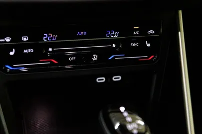 Car image 32