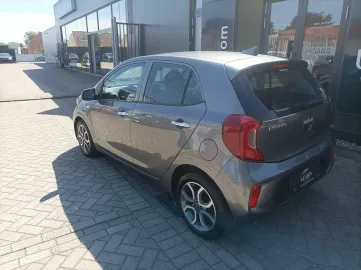 Car image 28