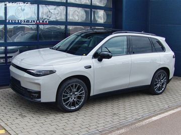 Car image 2