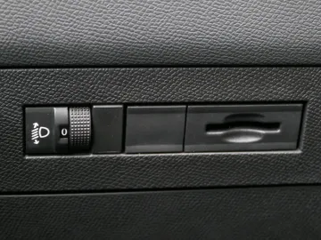 Car image 34
