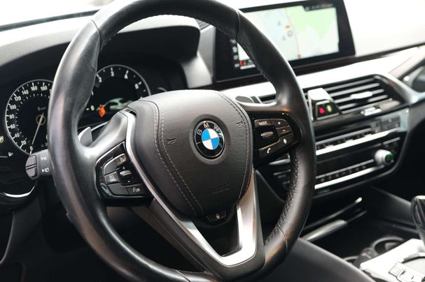 BMW 520i 135 kW image number 12