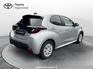 Car image 4