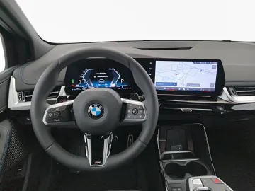 Car image 32