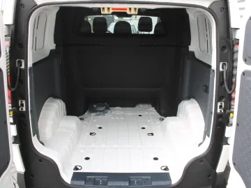 Car image 29
