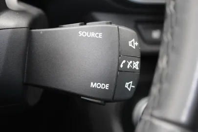 Car image 44