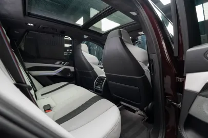 Car image 40