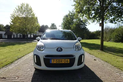Car image 4
