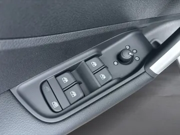 Car image 47