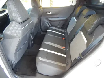 Car image 25