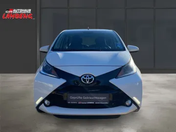 Car image 2