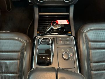 Car image 37