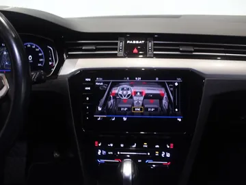 Car image 35