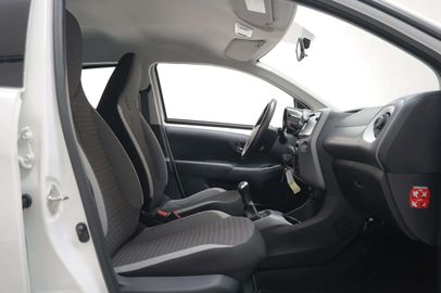 Car image 33