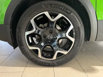 Car image 24