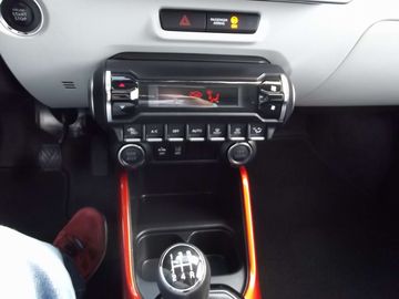 Car image 14