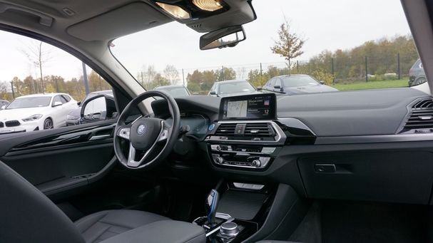 BMW iX3 210 kW image number 15