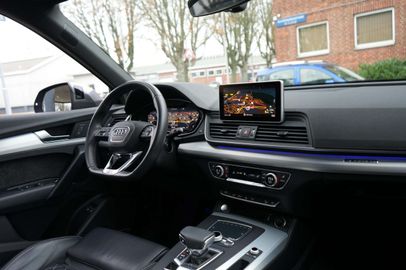 Car image 30