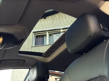 Car image 28