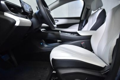Car image 25