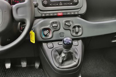 Car image 13