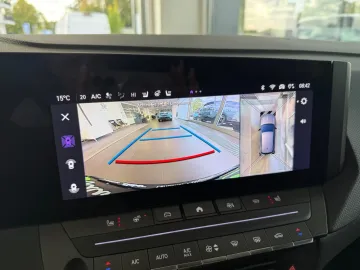 Car image 30