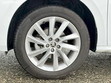 Car image 34