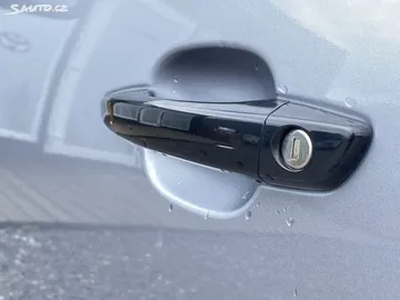 Car image 27