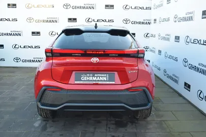 Car image 4