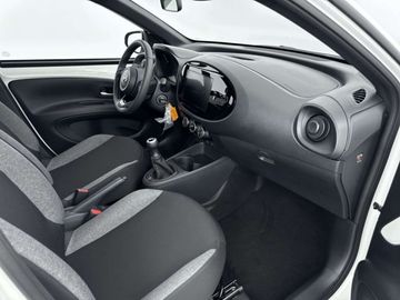 Car image 25