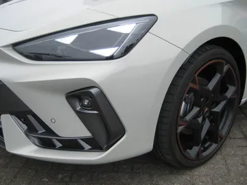 Car image 24