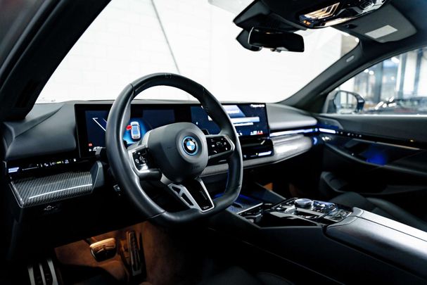 BMW 550 e xDrive 360 kW image number 25