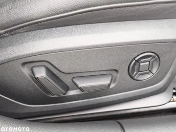 Car image 40