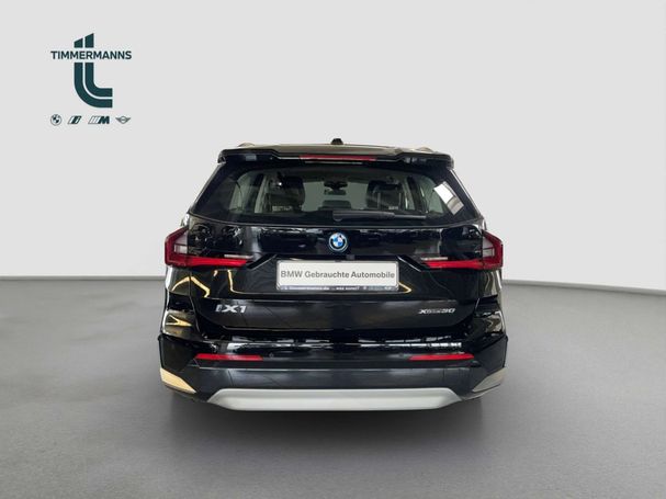 BMW iX1 xDrive30 230 kW image number 3