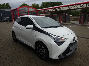 Car image 2