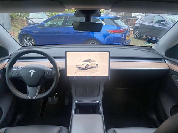 Tesla Model Y Long Range AWD 378 kW image number 12