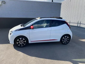 Car image 3