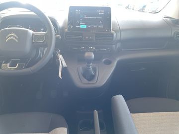 Car image 14