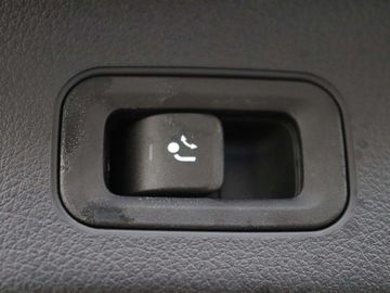 Car image 36