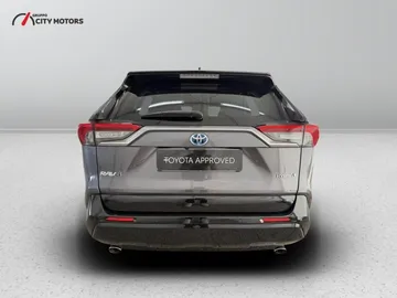 Car image 4