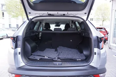Car image 25