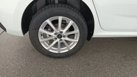 Car image 27