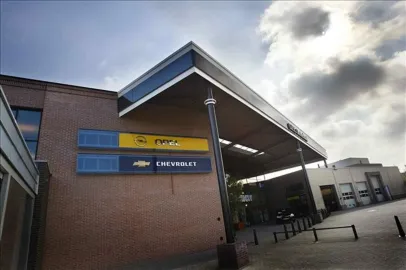 Car image 4