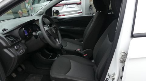 Car image 10